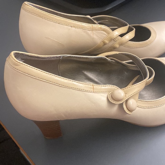 Naturalizer tan Mary Jane pumps with double strap and buttons, approx 3” heels - Picture 7 of 9